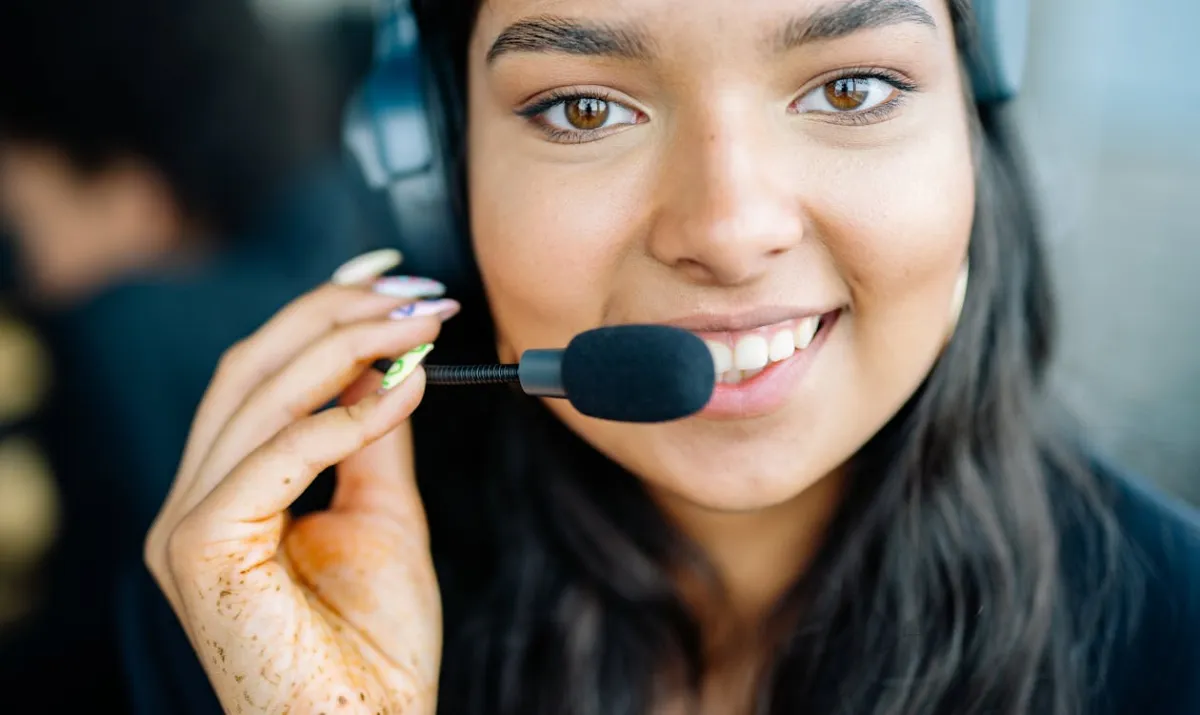 Antarmuka live chat Luxury138 dengan agen CS yang sedang aktif